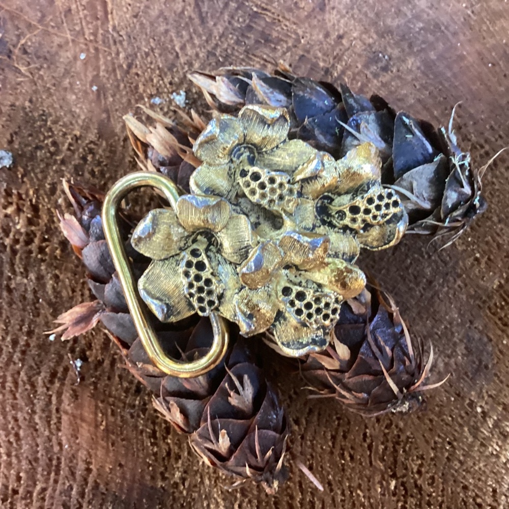 Spectacular Vintage Solid Brass Flower Floral Design Belt Buckle/Scarf Slide - Picture 10 of 14